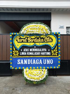 Papan Bunga Duka di Tengah Tani