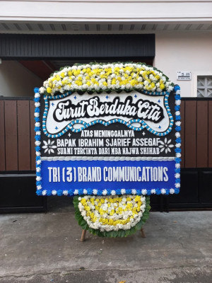 Papan Bunga Duka di Tengah Tani